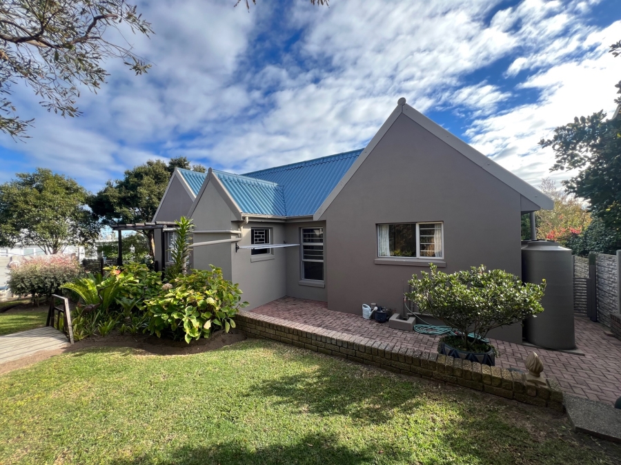 4 Bedroom Property for Sale in Herolds Bay Western Cape